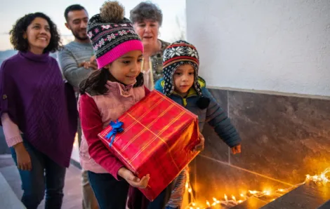 Kids-carrying-holiday-gifts