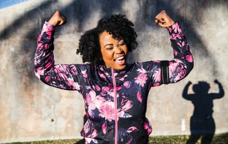 Mom shows her muscles, celebrating her health and wellness New Year's resolution