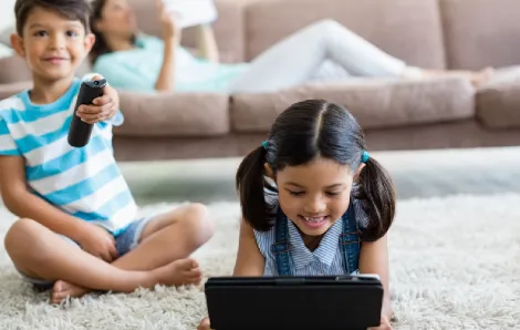 kids-watching-tv-and-tablet