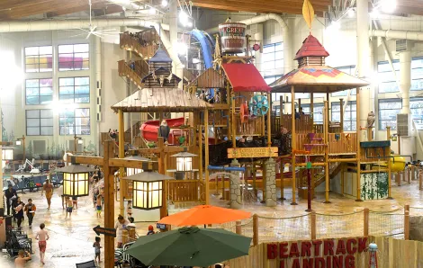 Great Wolf Lodge Seattle Grand Mound indoor water park best tips for parents