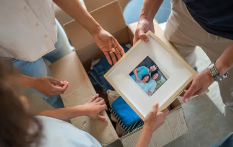 family packing up a photo