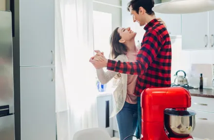 Couple-in-kitchen