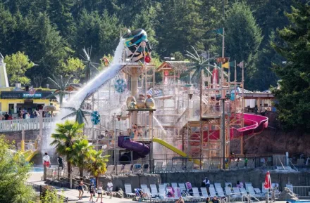 Wild Waves Hooks Lagoon feature on a sunny day, closing soon