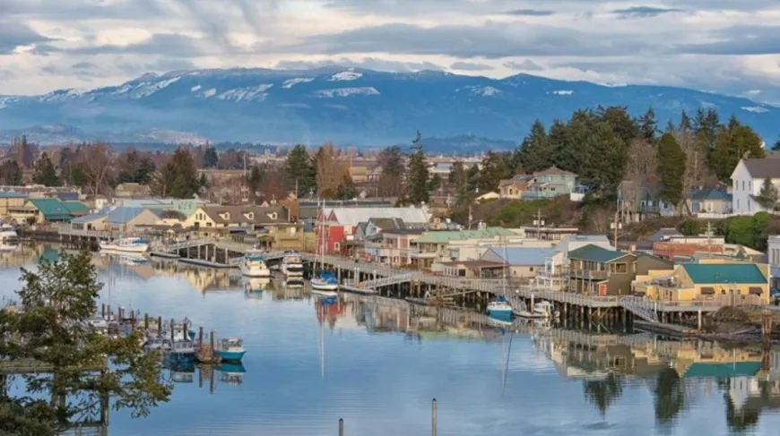 a view of the La Conner waterfront