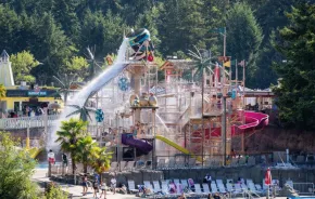 Wild Waves Hooks Lagoon feature on a sunny day, closing soon