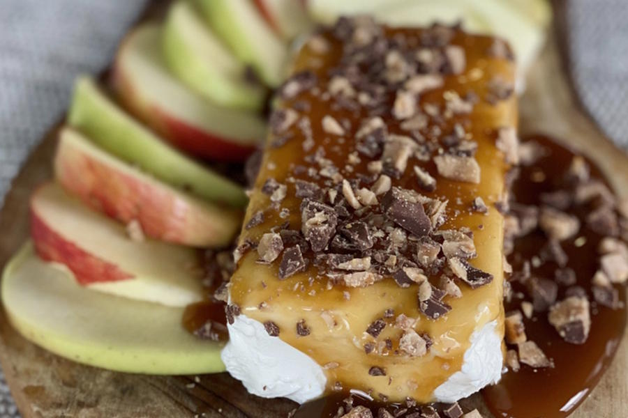 Carmel cream cheese with apple slices for a Thanksgiving starter for kids