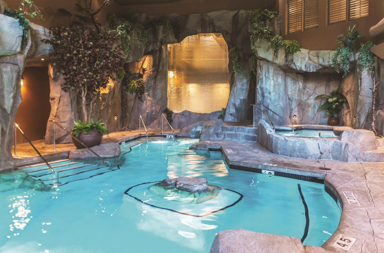 Indoor grotto mineral pool at Tigh-Na-Mara Spa
