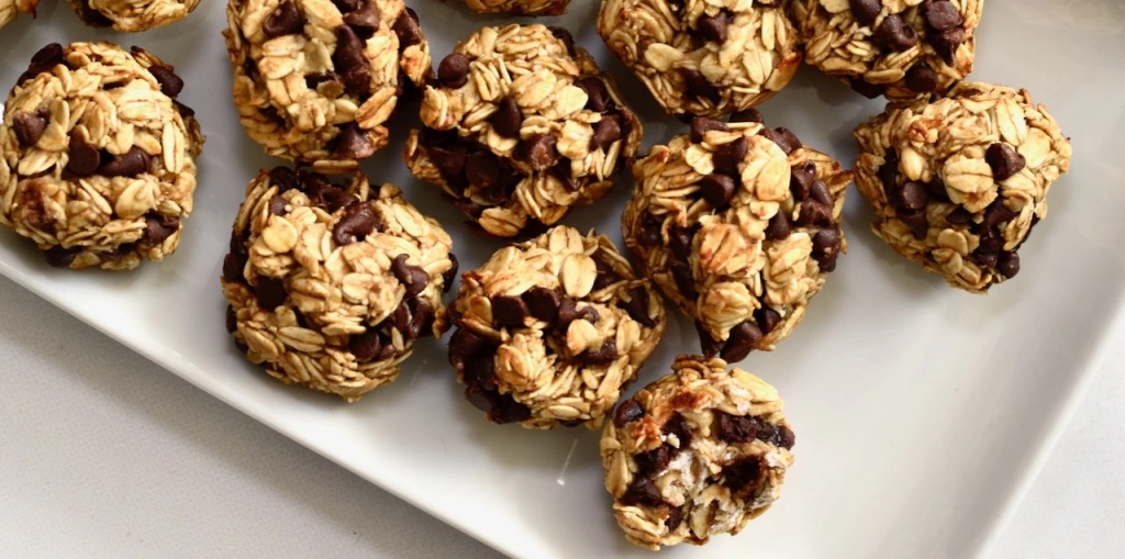 Oatmeal and chocolate chip cookie balls