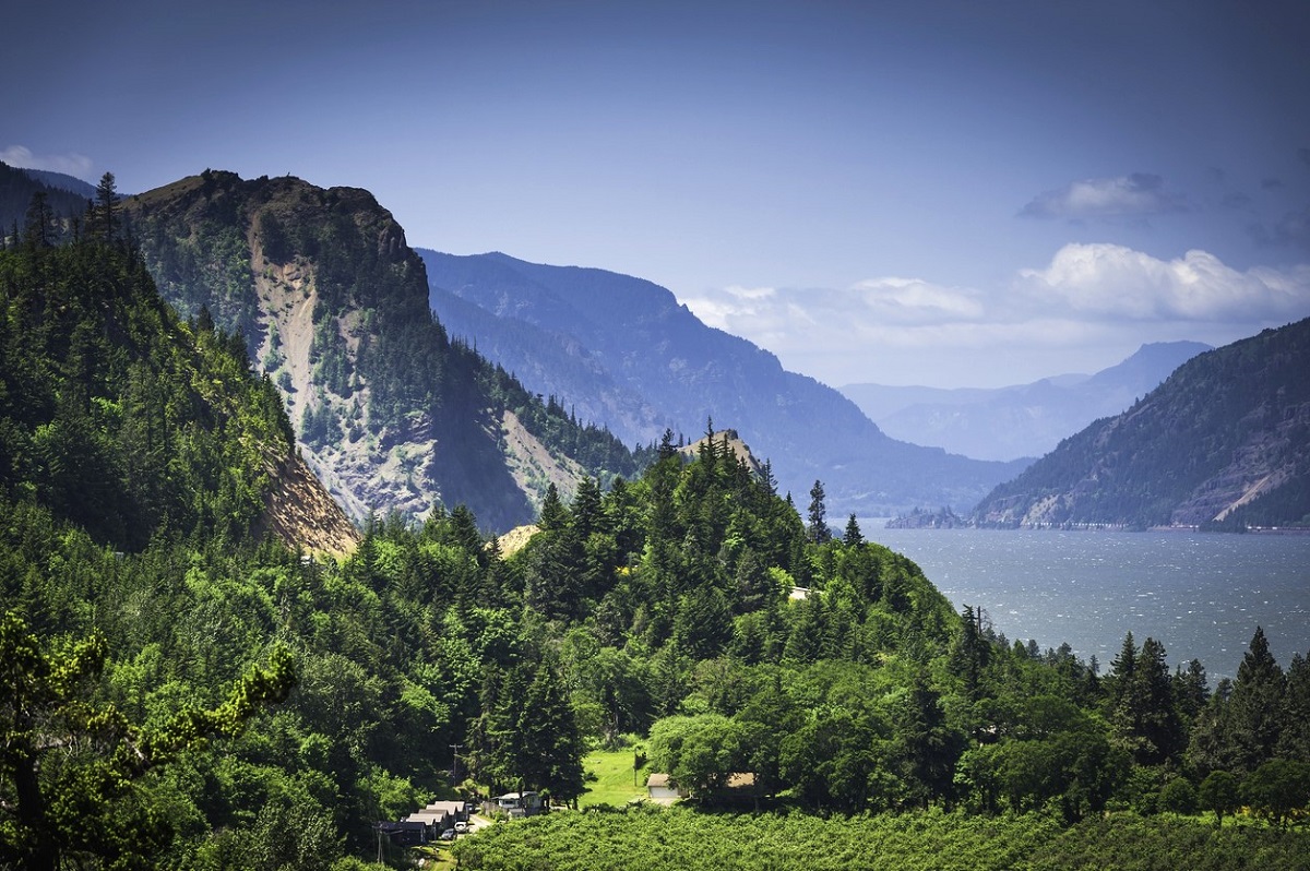 Hood River Oregon is a popular Pacific Northwest Family road trip destination with tons of things to do with kids