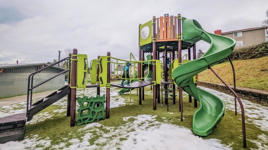 the playground at Lakeridge Playground