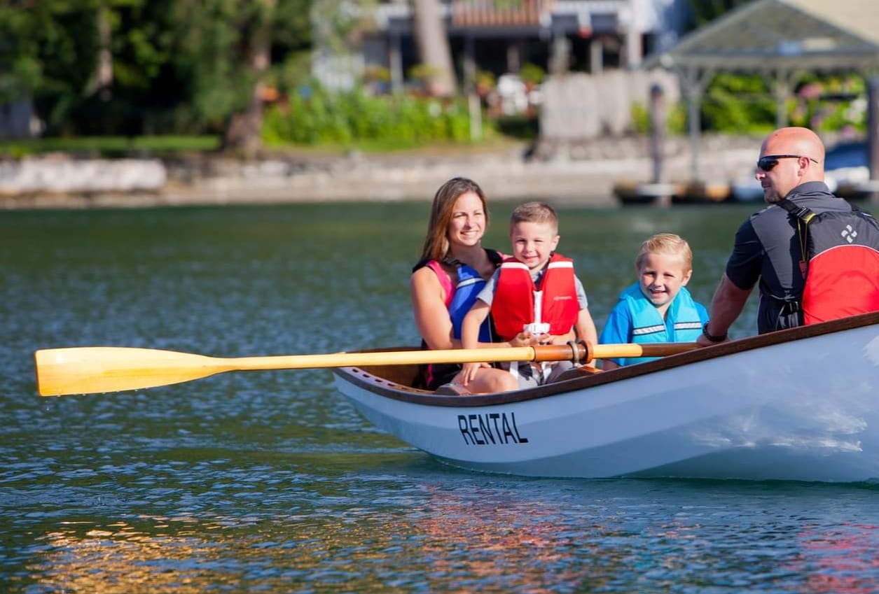 Family canoeing at Alderbrook Resort
