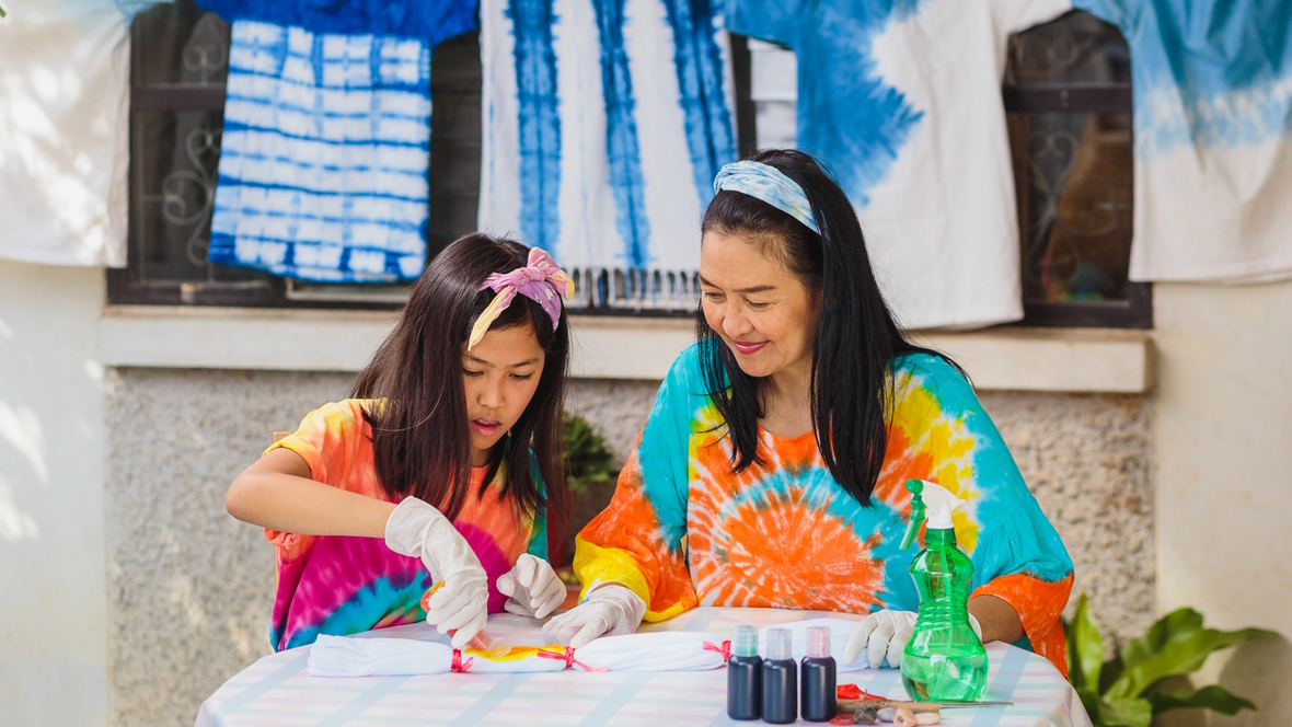 girl and mother tie dying clothes