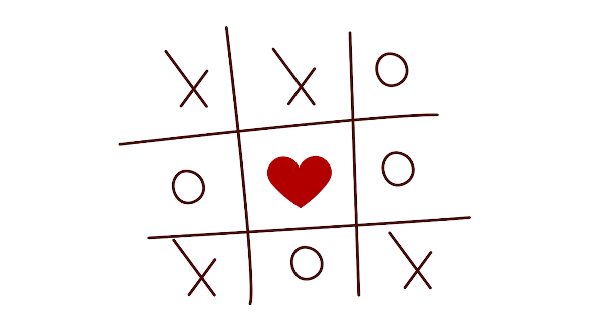 tic-tac-toe board with a heart in the middle