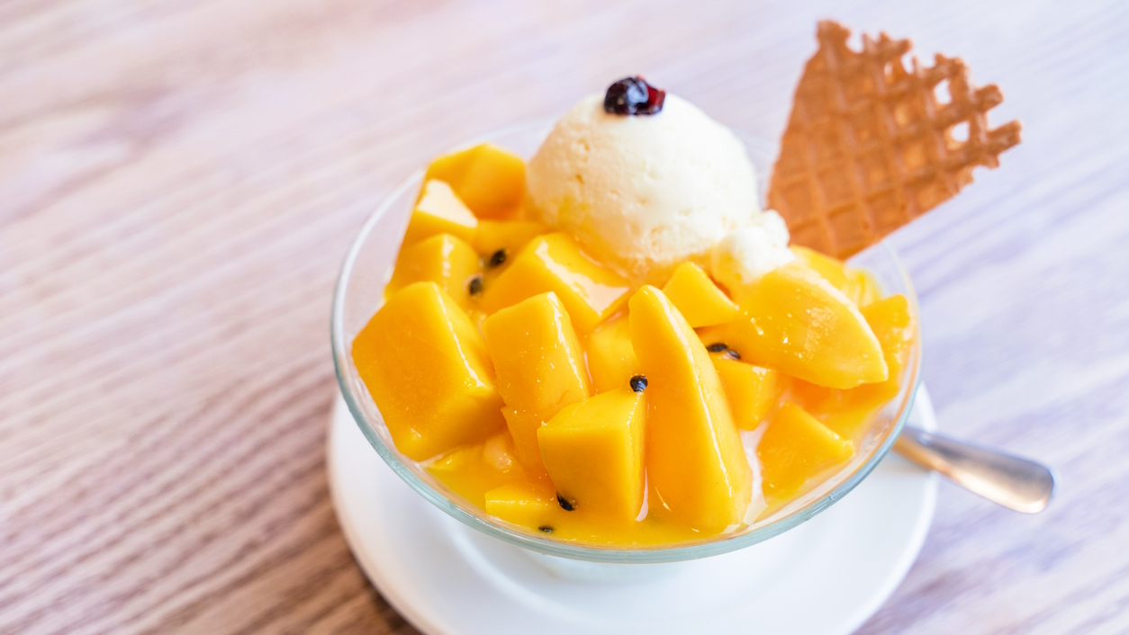 Fresh Taiwanese shaved ice with mango and ice cream