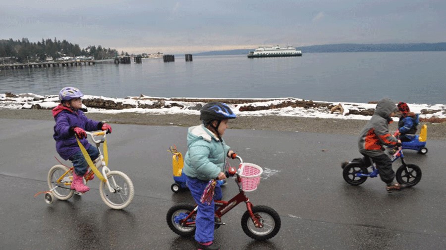 kids on bikes at Lincoln Park during winter break in Seattle
