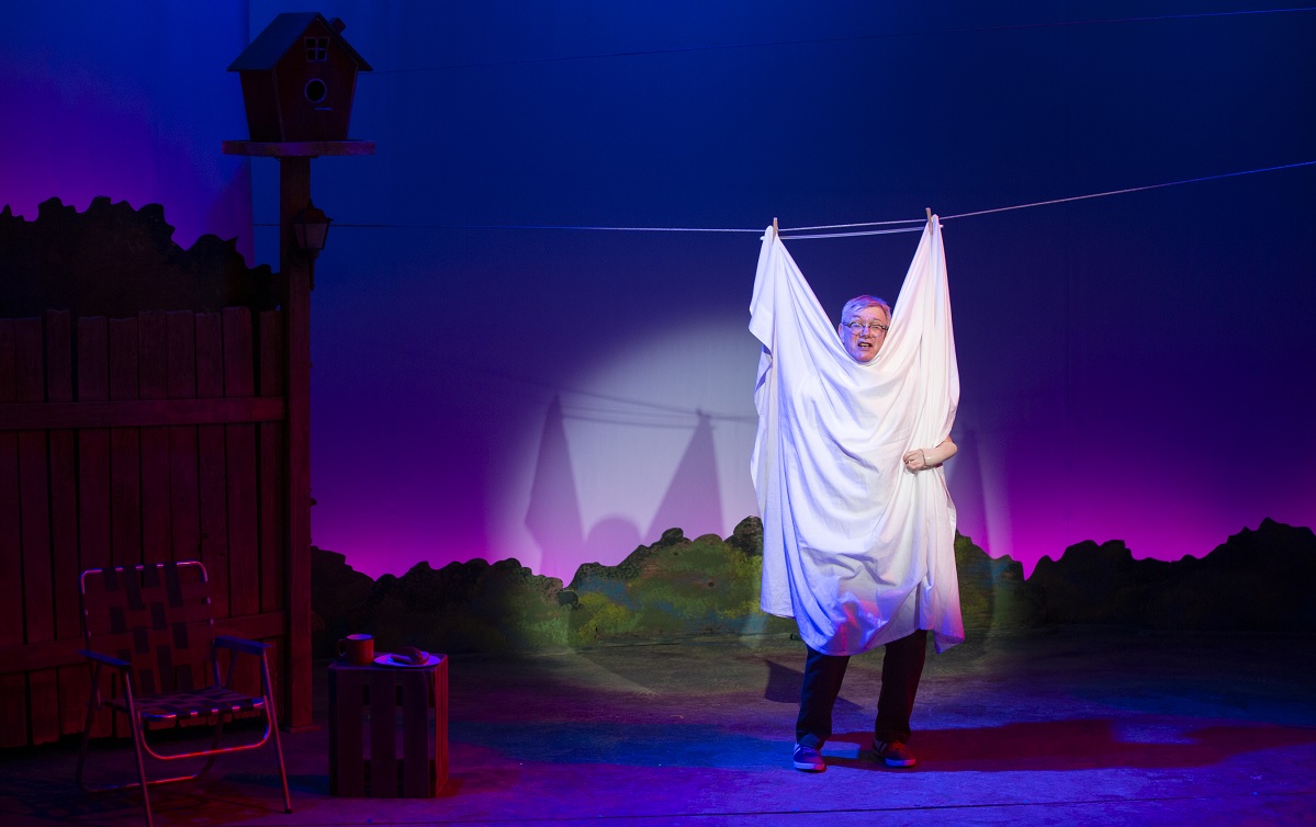 Kevin Kling performs in Seattle Children's Theatre's 2022 production The Best Summer Ever!