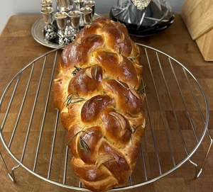 Roasted garlic and rosemary challah