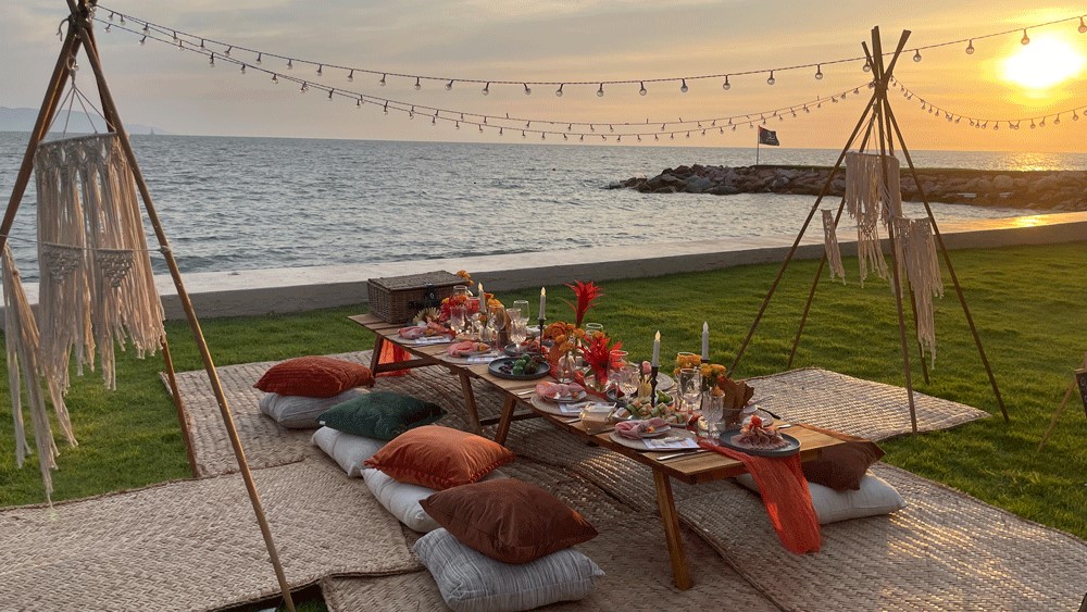 A sunset picnic at the Westin Puerto Vallarta is a special restaurant experience