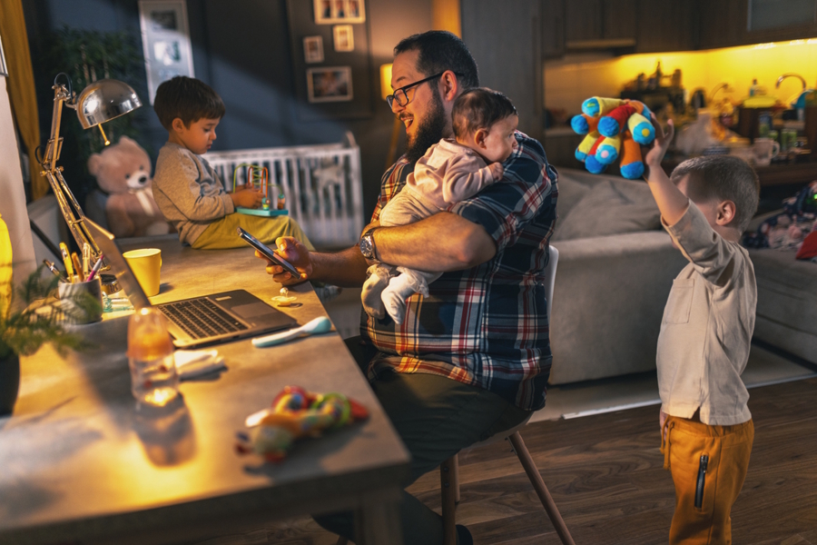 dad using app to organize household