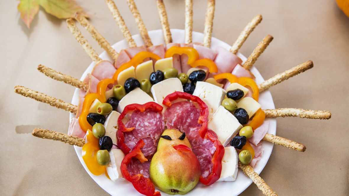 Snack try in the shape of a turkey Thanksgiving treat