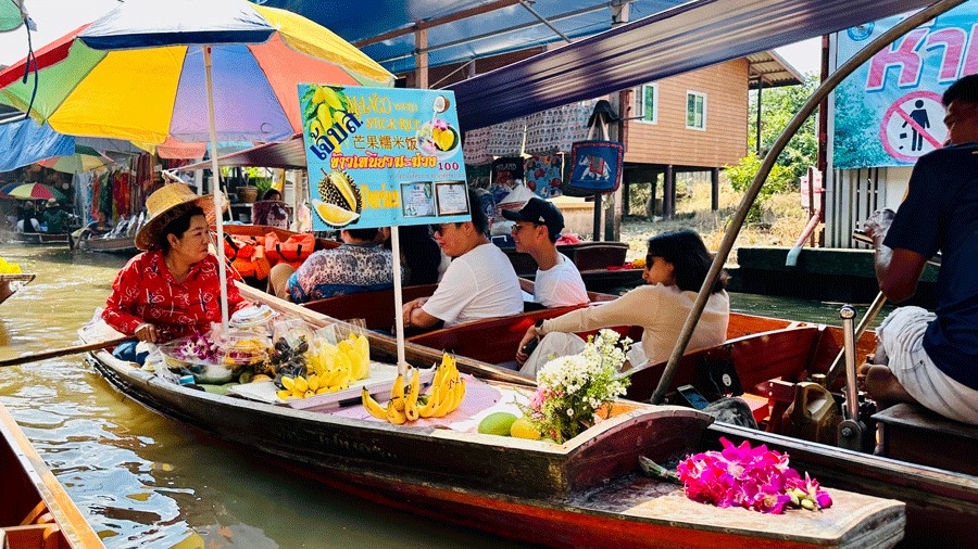 the Floating Market in Bangkok, a family-friendly activity in Thailand