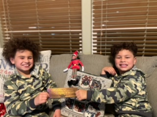 Kids-with-Polar-Express-tickets