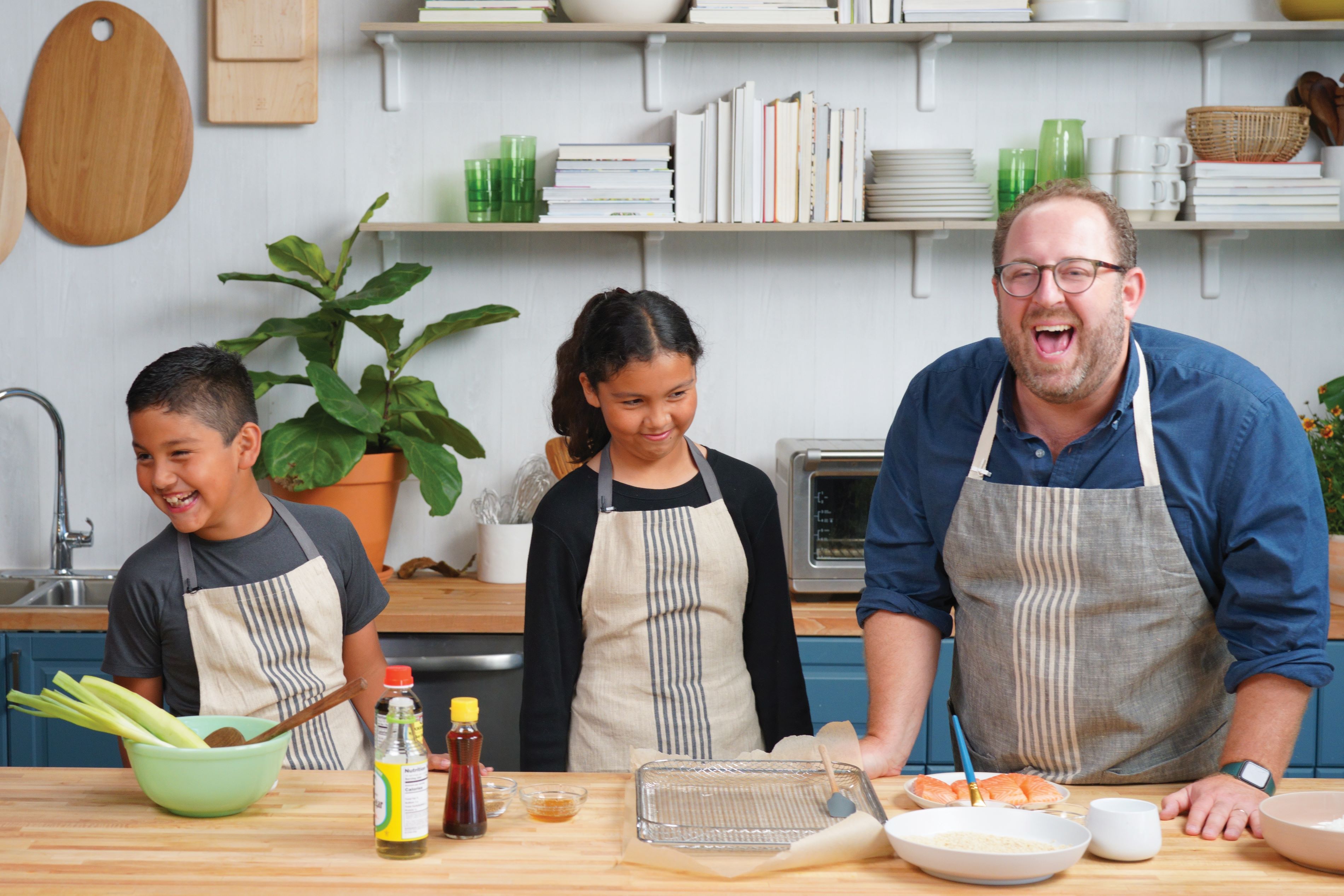 Chef Joel Gamoran teaches us how to make this easy and tasty air-fried salmon katsu bowl with cucumber salad.