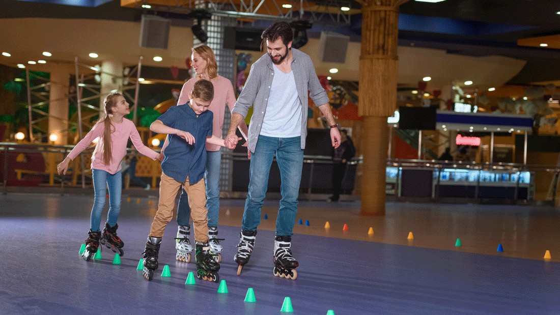 family skating at a seattle roller rink