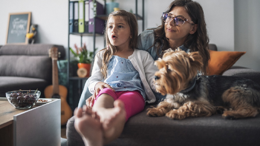 Mom-and-daughter-watching-tv