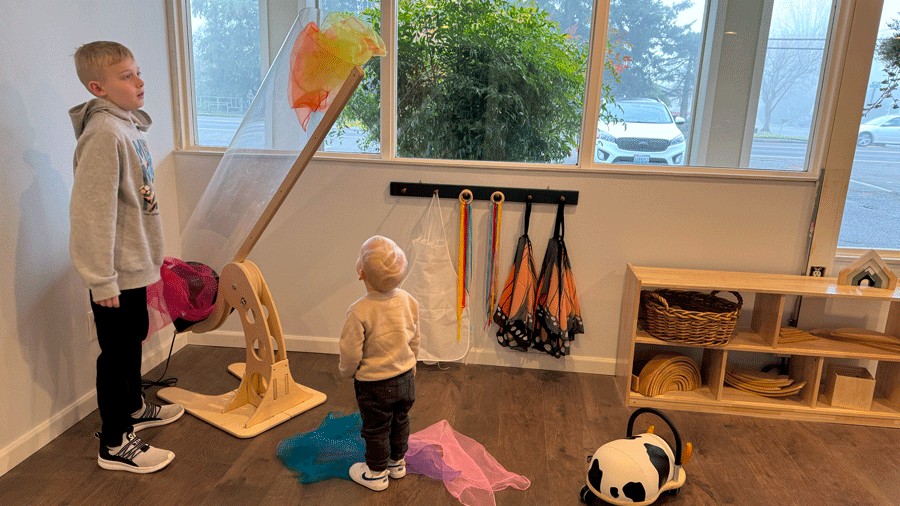 boys playing with the scarf cannon at Wildflower Play Studio, an indoor play place in Enumclaw