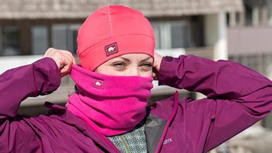 Woman-wearing-neck-fleece-scarf