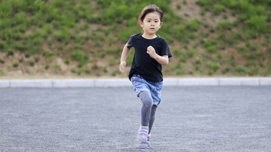 Little girl running benefits of running for kids