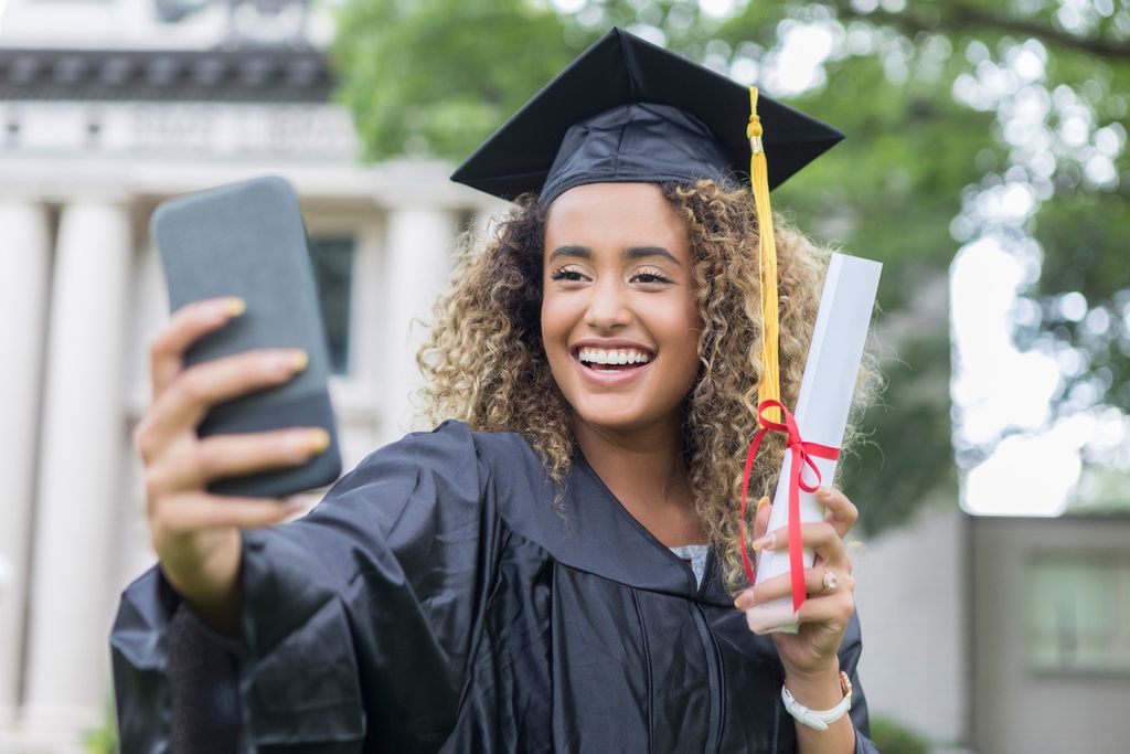 Best Fun and Practical Gifts for 2023 Graduates