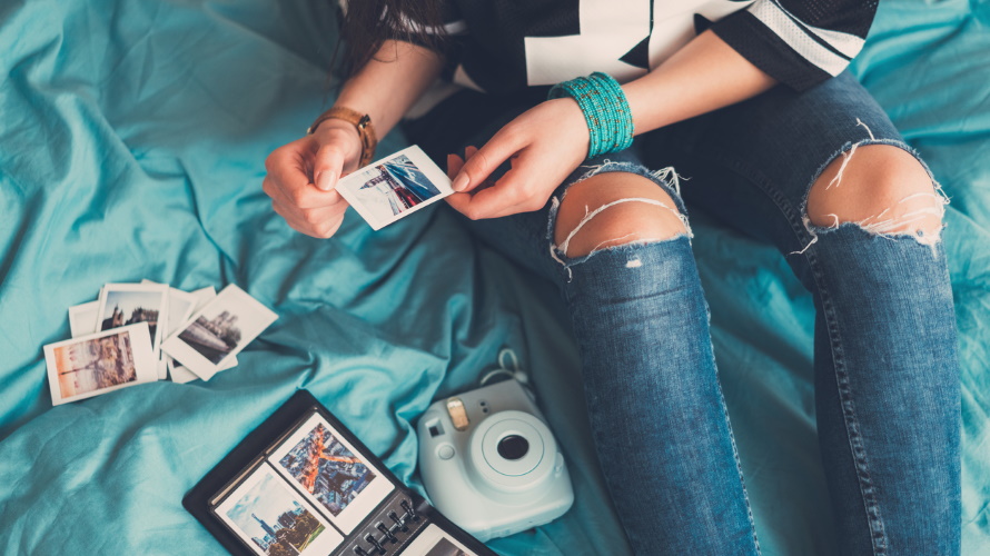 teen-loooking-at-print-photos
