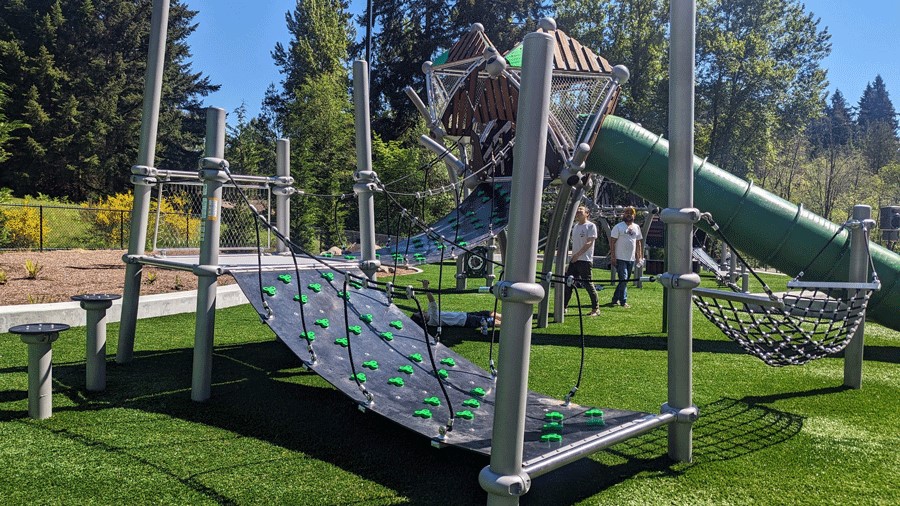 Climbing bridge on the Bellevue playground with green accents
