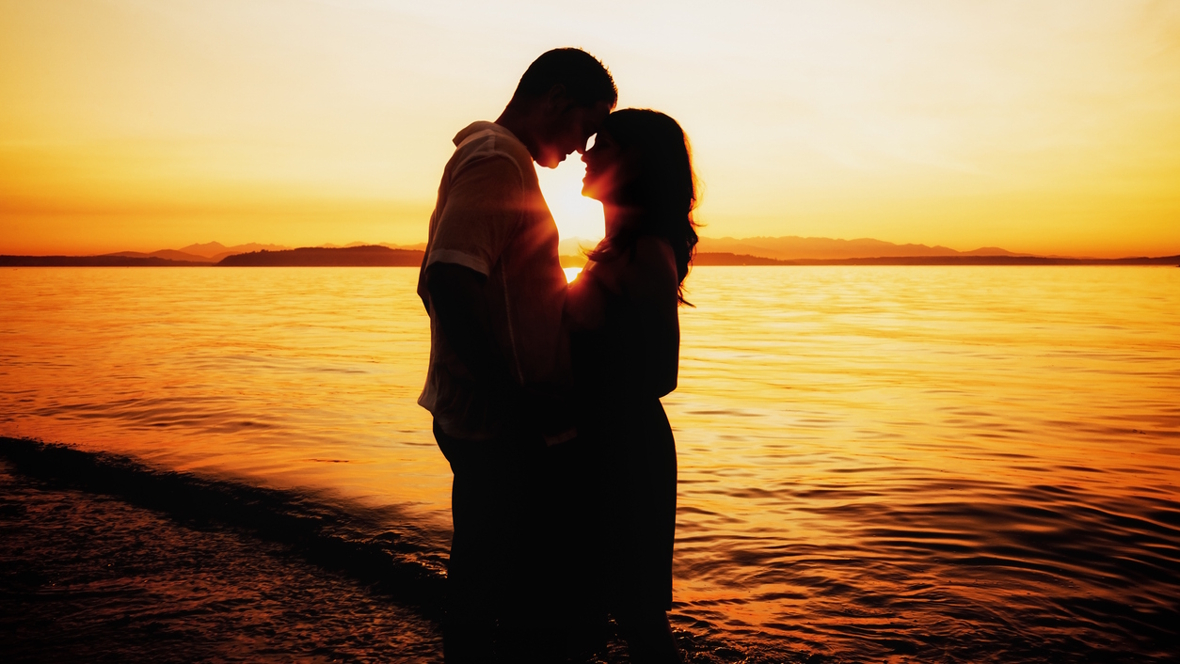 a couple enjoying a summer date night at Alki beach