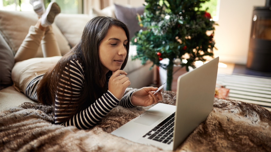 Woman-shopping-online