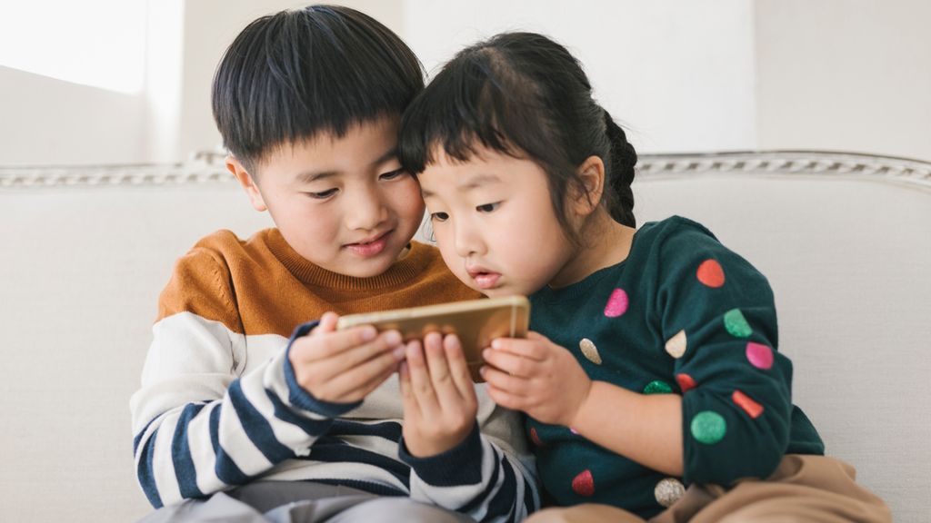 No-Frills Smartphone Alternatives for Kids