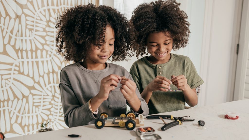 4 Creative Ways to Engage Children in STEM Over the Summer: Tips to Foster Curiosity and Problem-Solving at Home