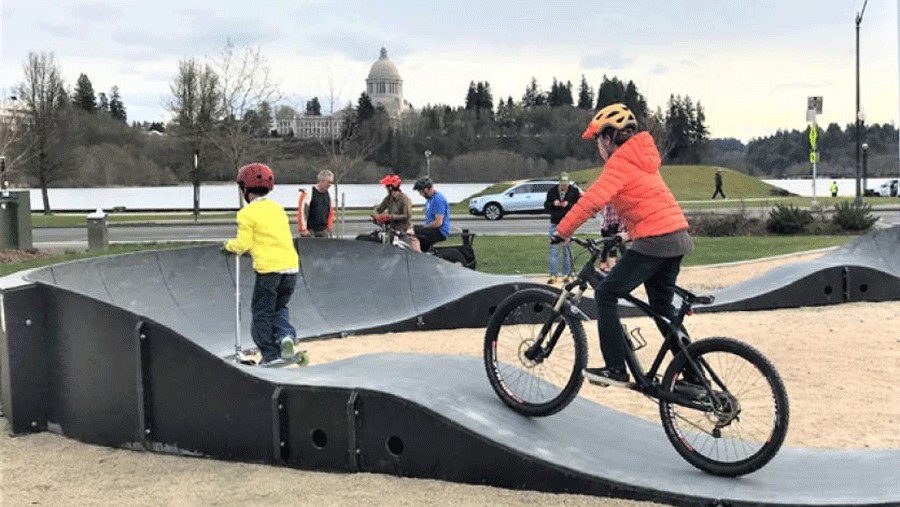 Kids riding the temporary pump track in Isthmus Park, a Seattle-area bike pump track