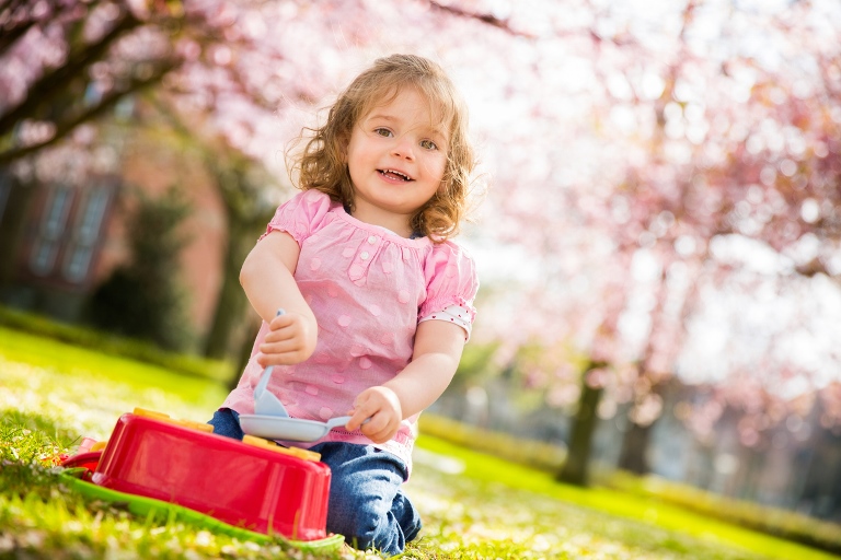 backyard-play-kitchen-iStock-180831118.jpg