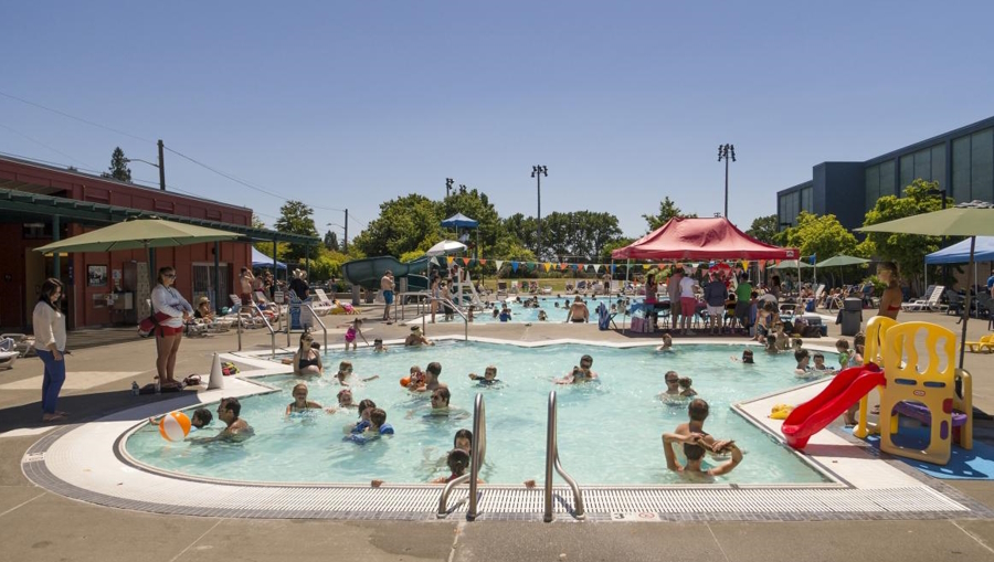 Mounger Pool in Magnolia is a great outdoor pool in Seattle