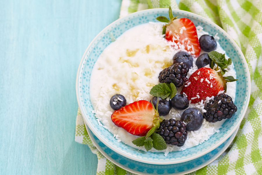 overnight oats with yogurt and berries