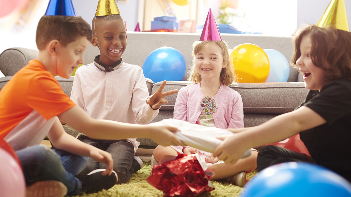 pass the present game at a party
