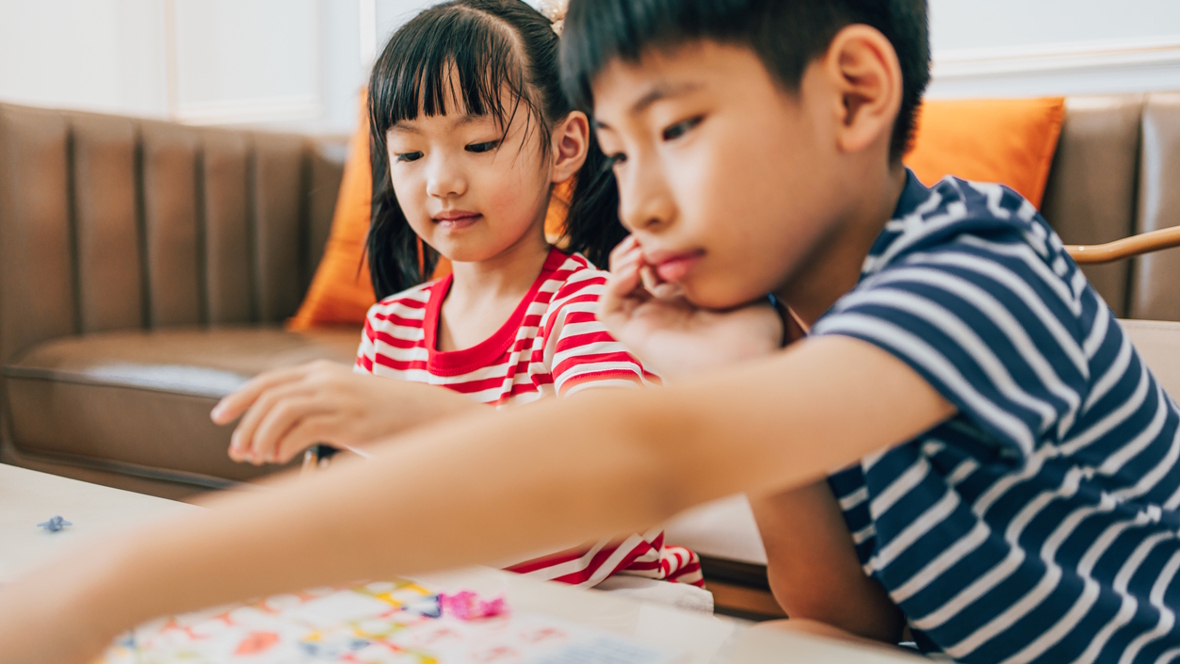 kids playing bingo