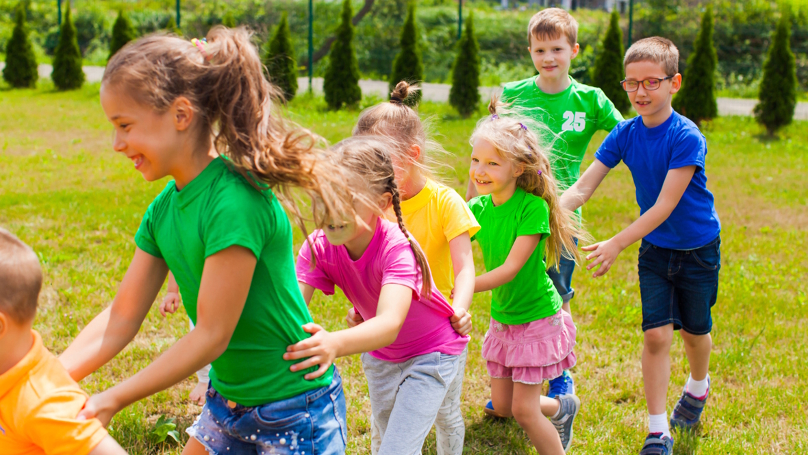 kids playing catch the tail on the dragon game