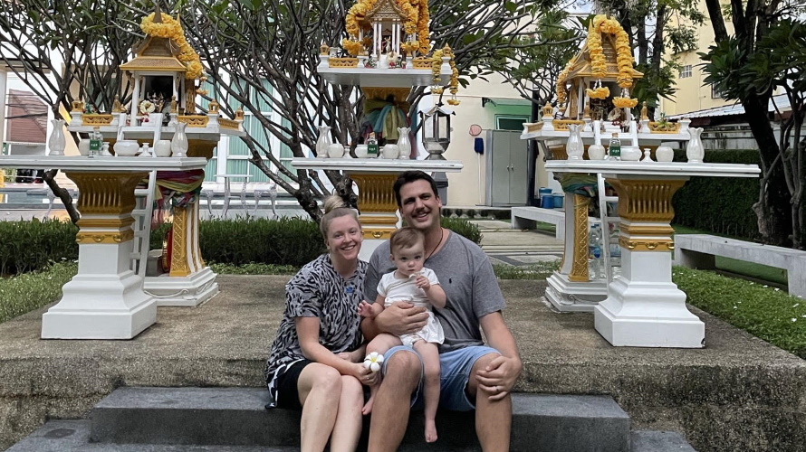 Lindsay_and_family_in_Thailand