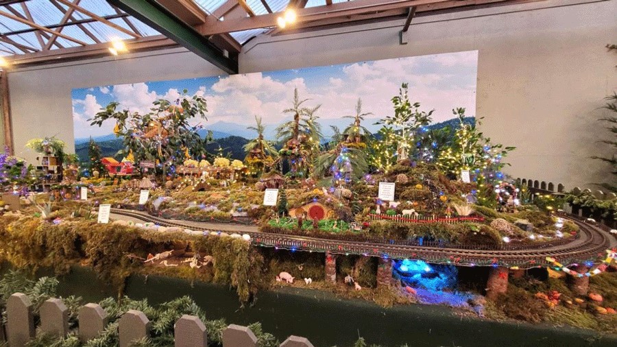 Swansons Model Train display, a free activity for Seattle families during Christmas and the holidays