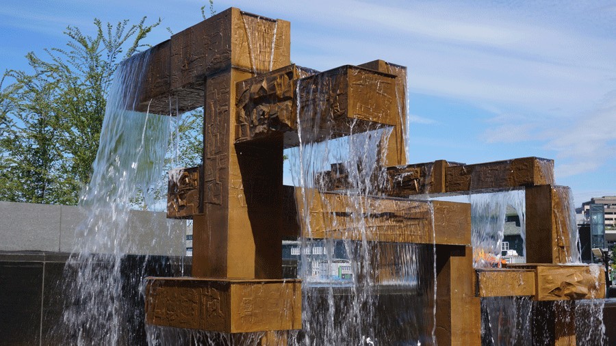 details of the Waterfront Fountain on Pier 58