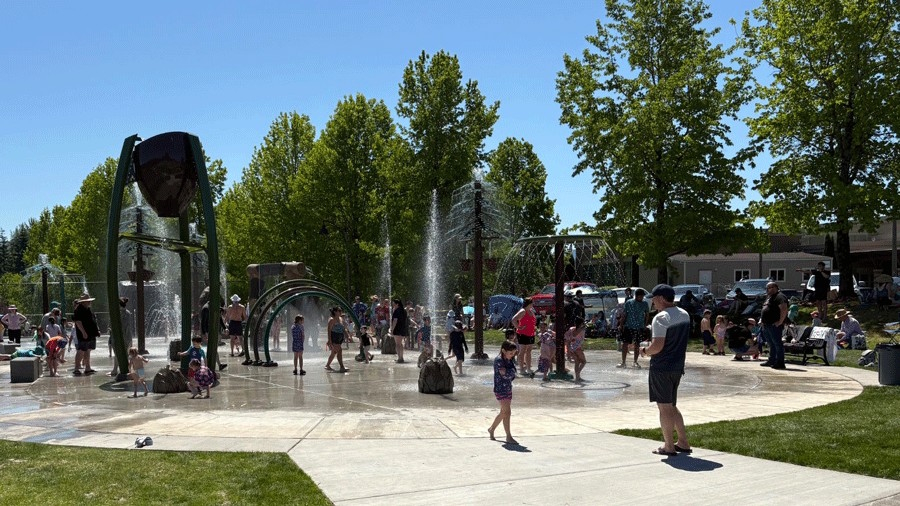 Kids playing outside in the summer at Snoqualmie splash pad